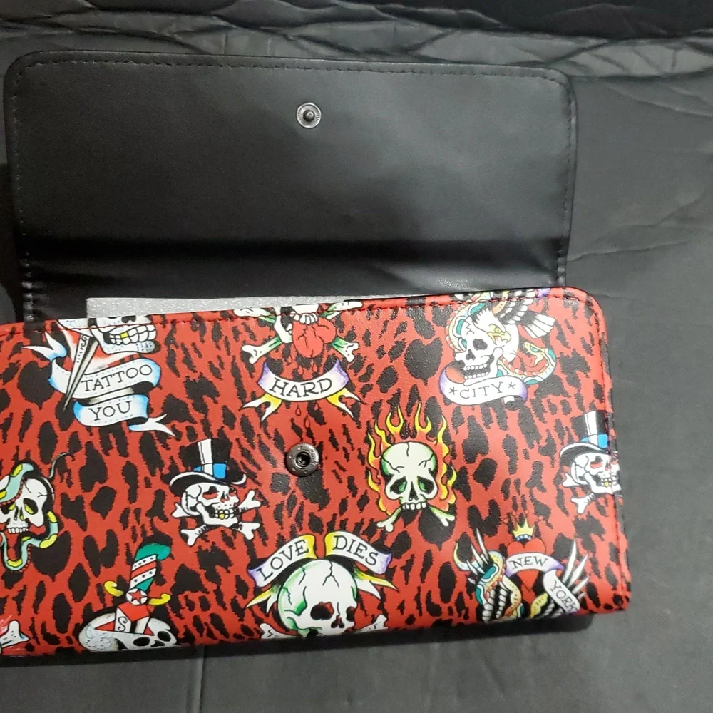 Ed Hardy red black iconic Ed Hardy goth skull imagery printed trifold wallet new - Picture 2 of 11